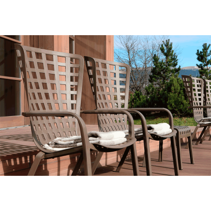 FOLIO, лаунж-кресло пластиковое (tabacco/табак)