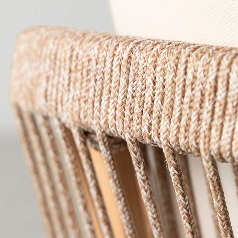 Кресло деревянное с подушками Rimini