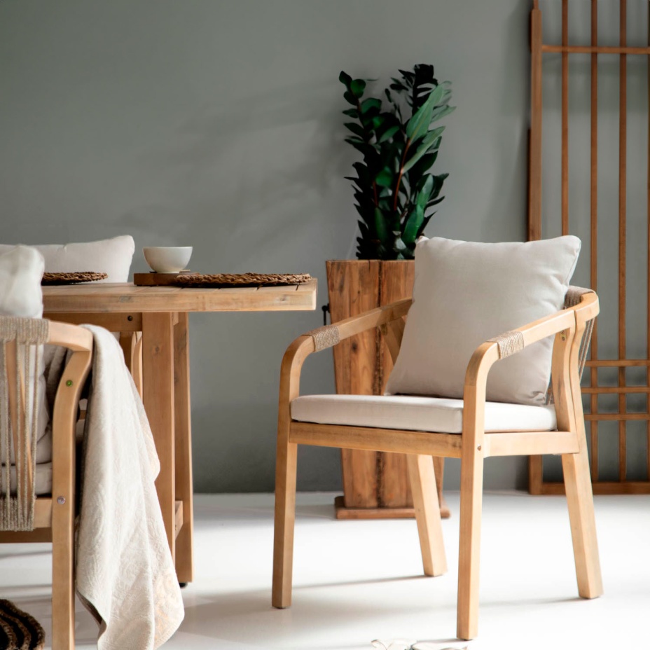 Кресло деревянное с подушками Rimini